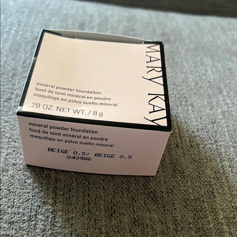 Mary Kay mineral powder foundation- beige 0.5